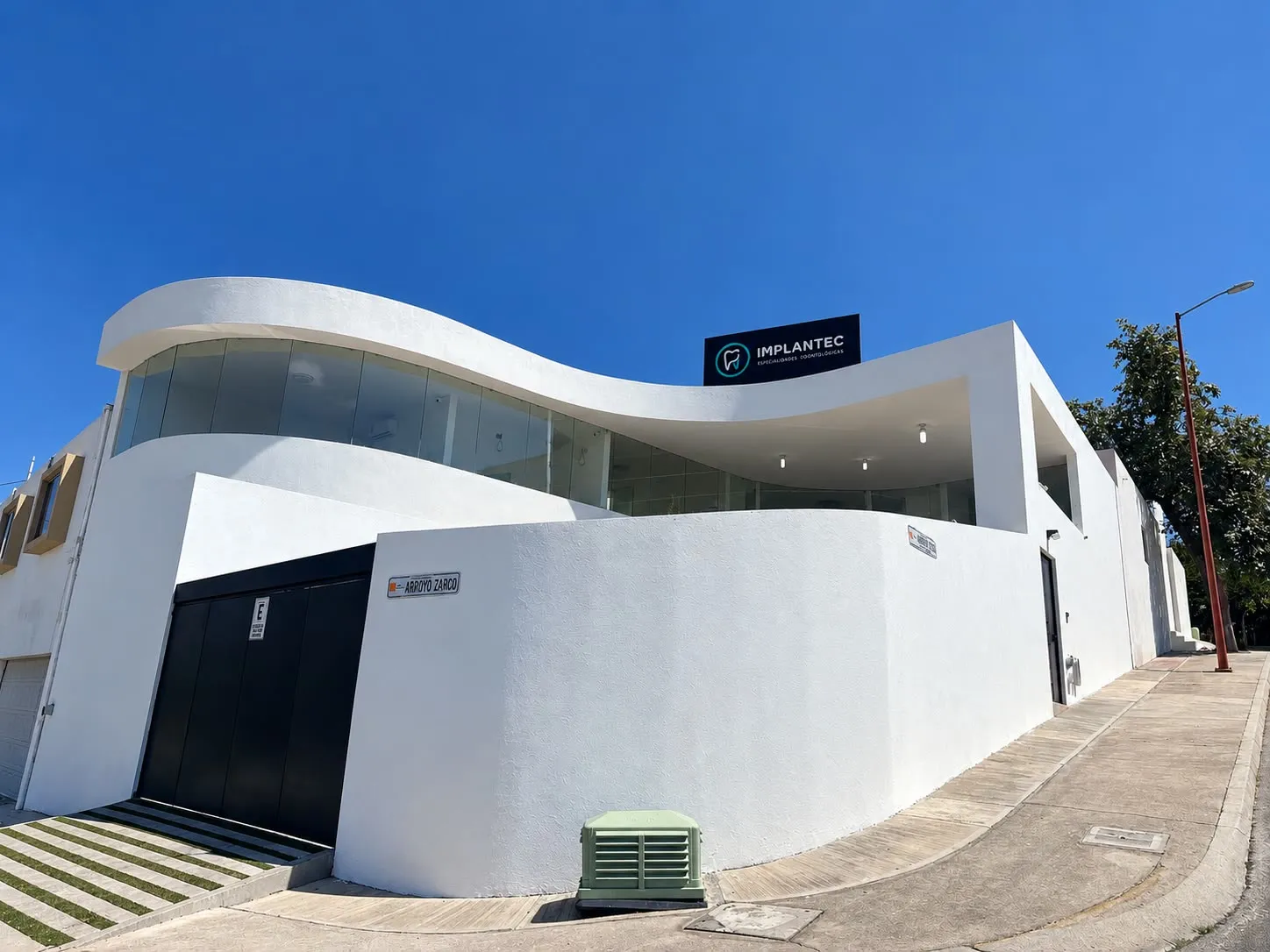 Fachada de Implantec